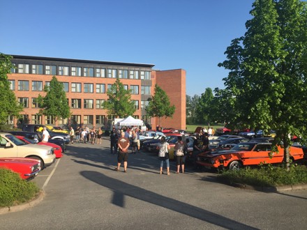 Cruise Night i Lillestrøm, 1. juni 2016.
Ca. 100 biler møtte opp på denne strålende sommerkvelden. Kveldens Cruiser ble Espen Lindbo med sin Oldsmobile. 
Foto: Geir Monge