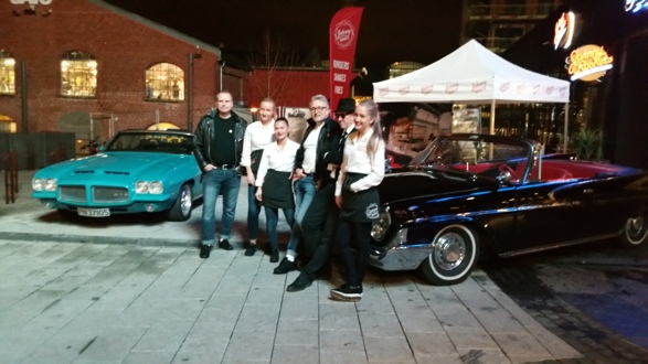 Amcar Lillestrøm stilte med biler og medlemmer da Johnny Rockets Diner åpnet på Storo i Oslo.
Foto: Espen Hoftvedt