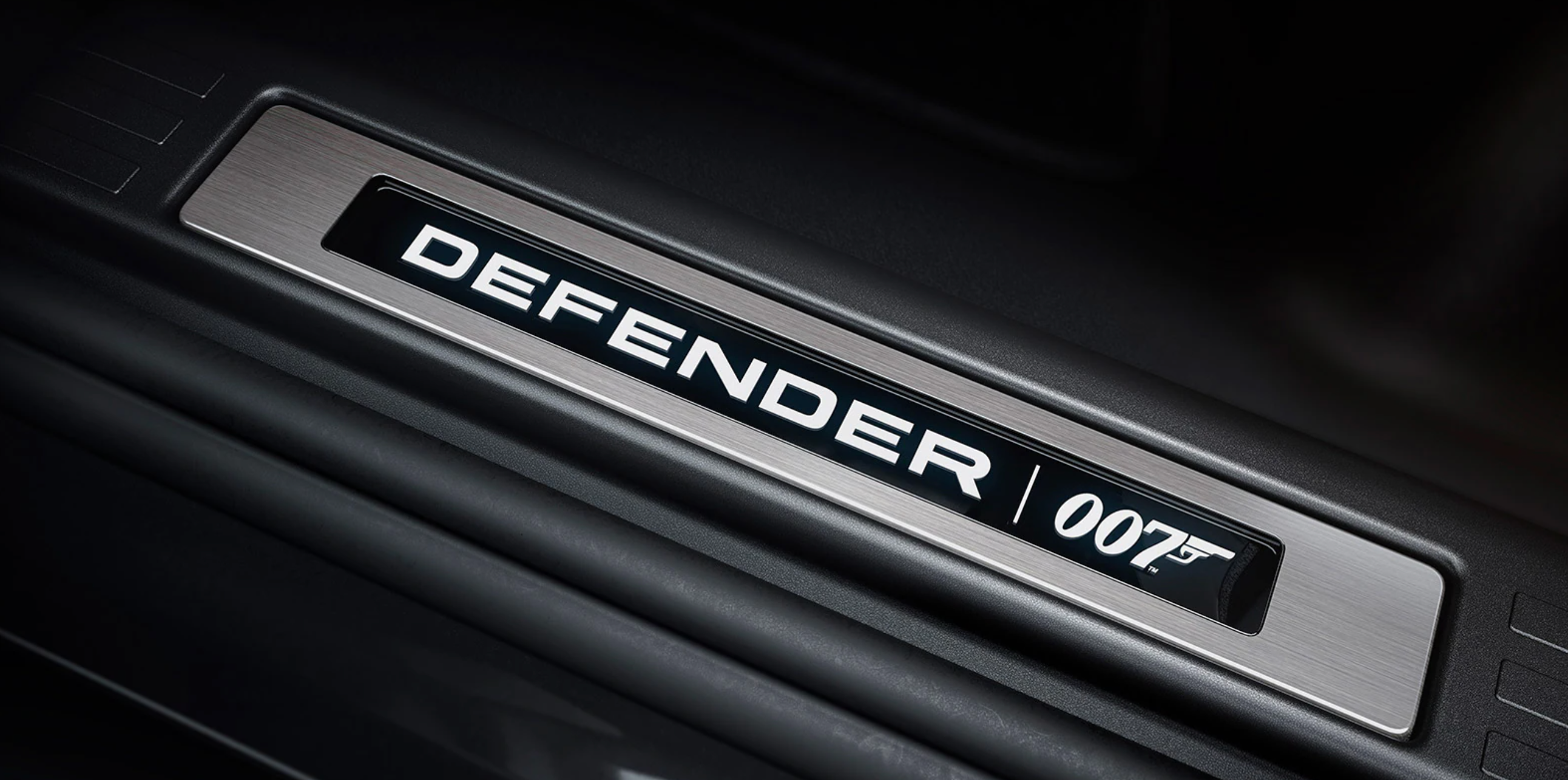 Defender 007 edition door.png
