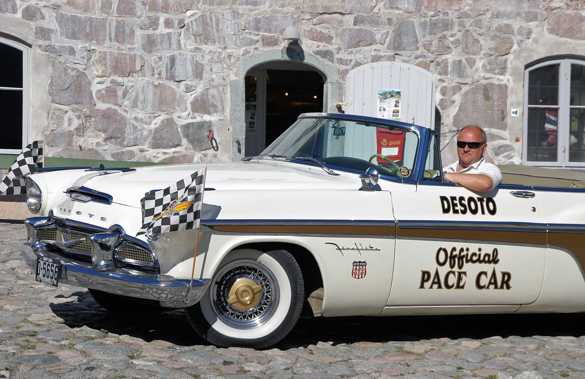069-1956 Desoto Fireflite Indy Pace Car 01. Eiere-
