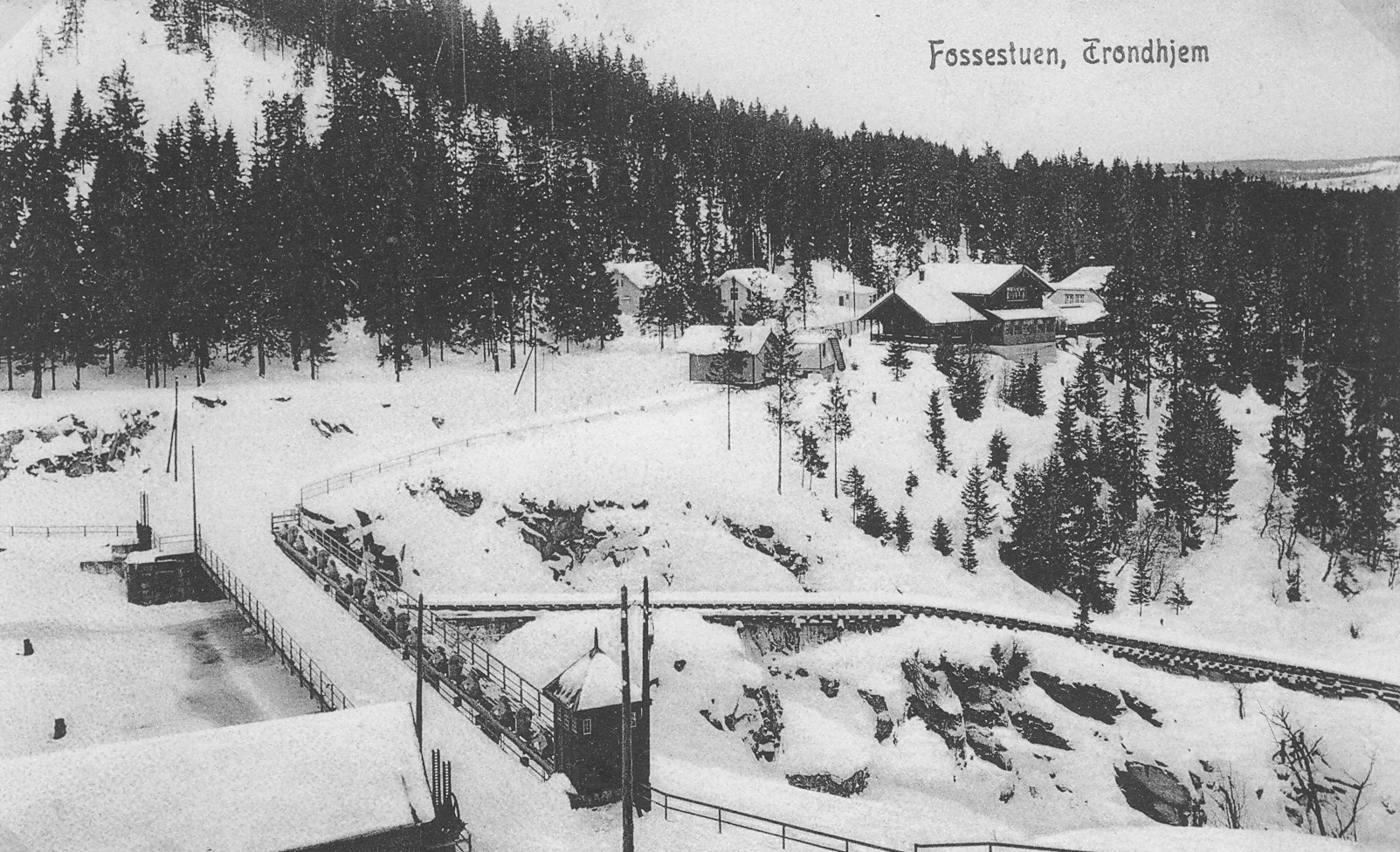 nedre-leirfoss-og-fossestua-vinteren-1919_23955356
