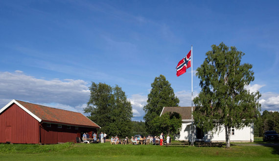 Olsok-feiring på Vølneberg 29. juli 2022. Foto: Ingun Orderud (3) og Lillian Mobæk (de øvrige).