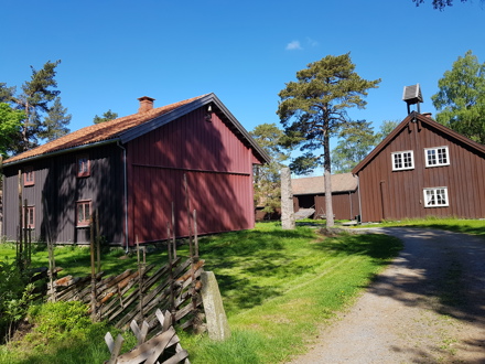 Trøgstad bygdemuseum har 14 bygninger, og over 2500 gjenstander i samlingen.