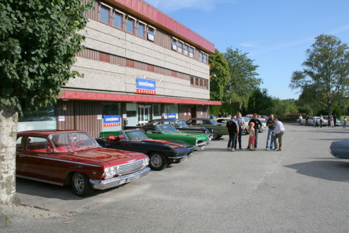 ASCA deltok på temadagen ”60-tallet” under Momarkedet. Ca 25 biler deltok i paraden fra Mysen sentrum og inn på markedsområdet.

Foto: Arild Grønnevik (ASCA)

(Dato: 30. august 2008)