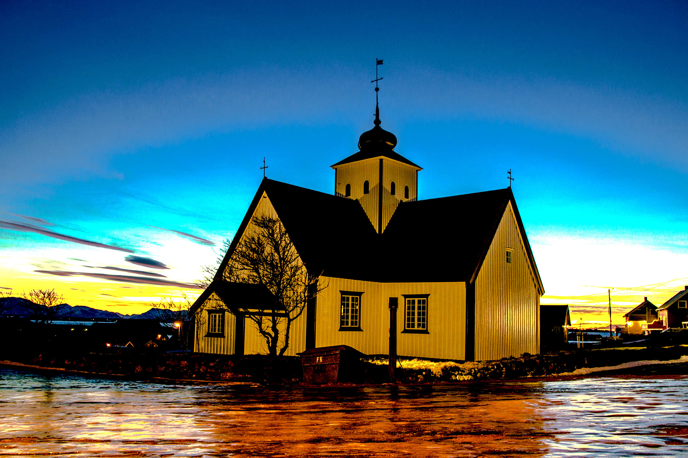 A - Bud kirke i solnedgang.jpg