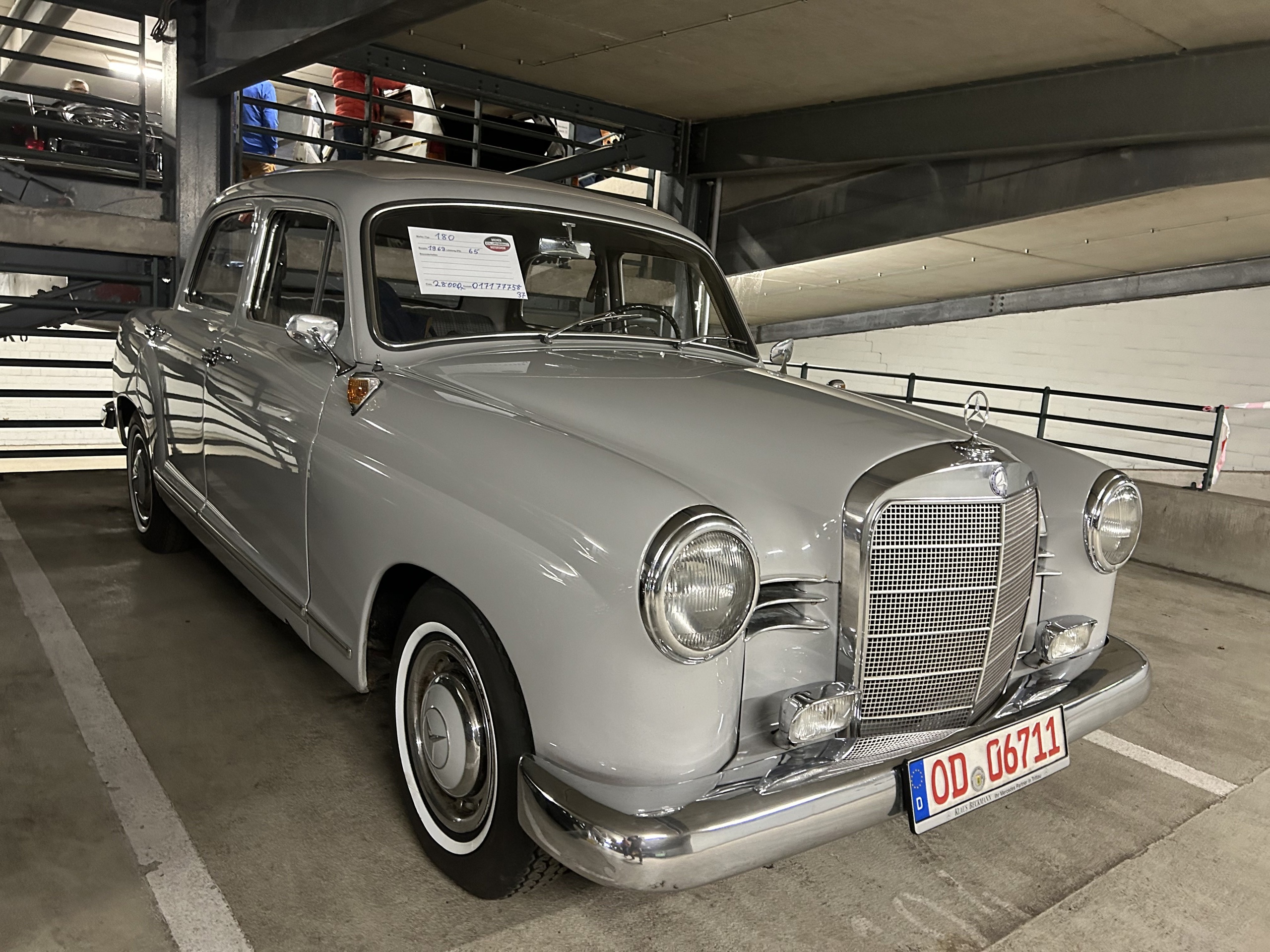 En 1962 modell 180 til salgs i parkeringshuset.jpe