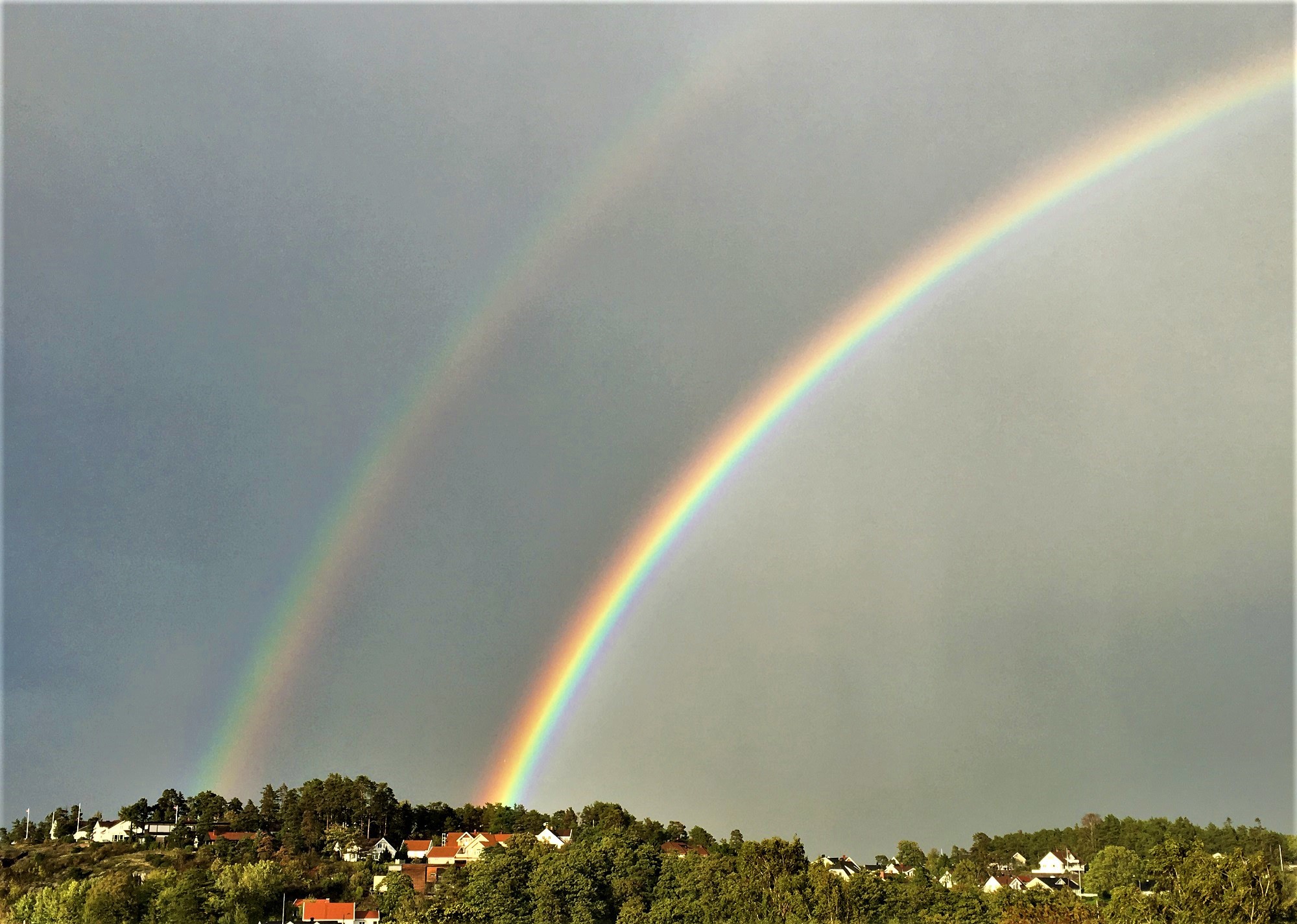 Dobbelt regnbue over Husøy (Foto Vidar Lunde).JPG