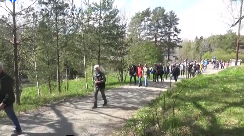 2025.04.27 Langhus rundt. På vei til Vevelstad gård. Foto Grunde Vale.