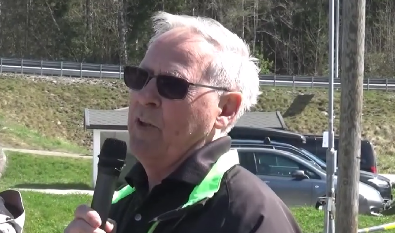 2025.04.27 Langhus rundt. Jan Særvoll forteller om Vevelstad gård. Foto Grunde Vale.