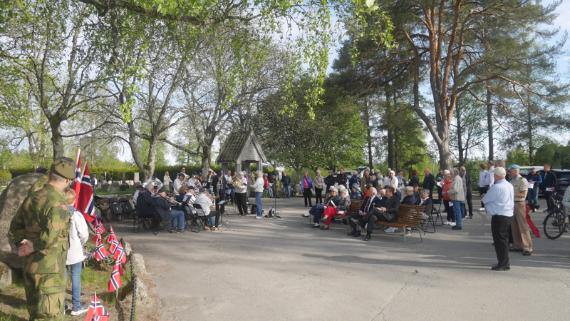 2025.05.08 Markering av Frigjørings- og Veterandagen. Godt oppmøte. Foto Grunde Vale.