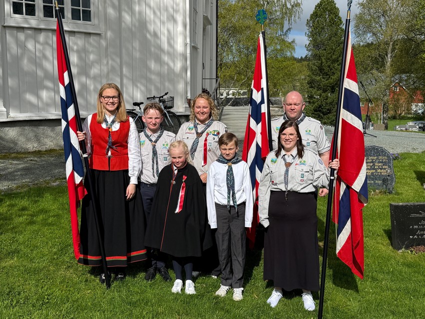Kransnedleggelse ved Klæbu kirke 17. mai kl. 09.30