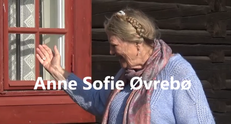 2025.06.17 Gjersjøelva. Guiden på museet. Foto Grunde Vale.