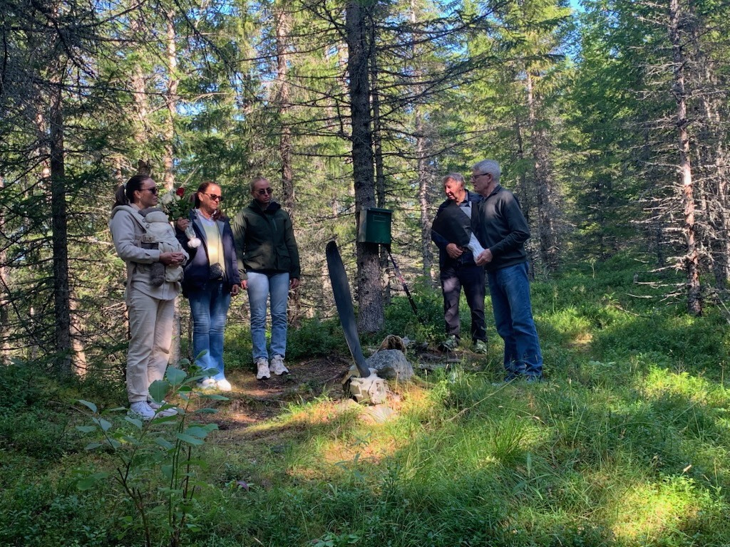 Minnemarkering etter flyulykken i Selbu 11 august