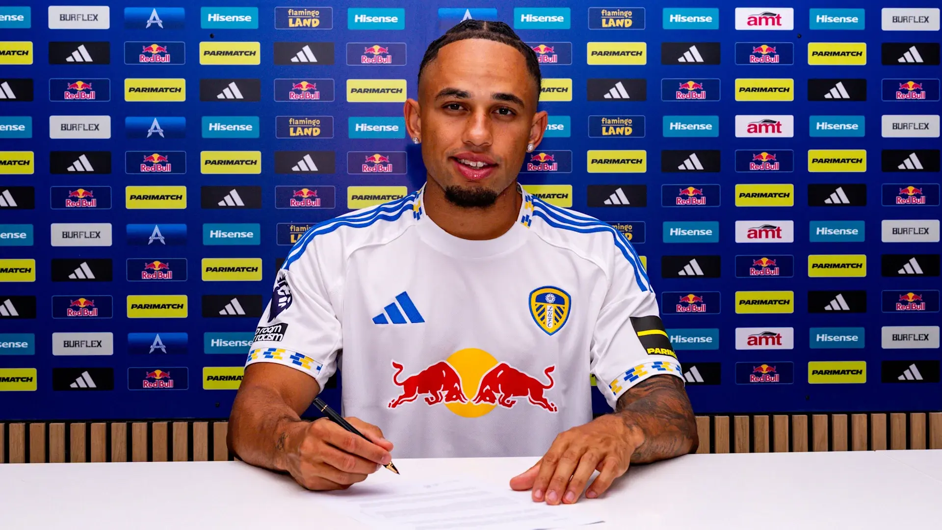 Noah Okafor har signert for Leeds!