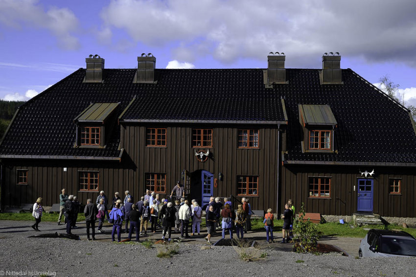 Tur og omvisning på Jaktslottet ved Råsjøen