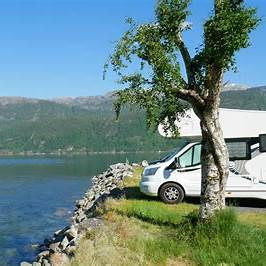 Bobil ved fjorden