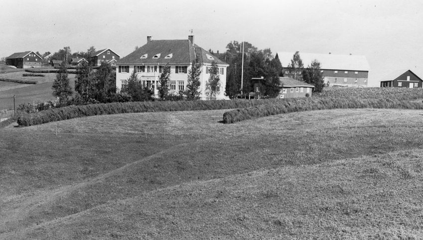 OKTOBER-bildet er av Gamle Vesterskaun skole