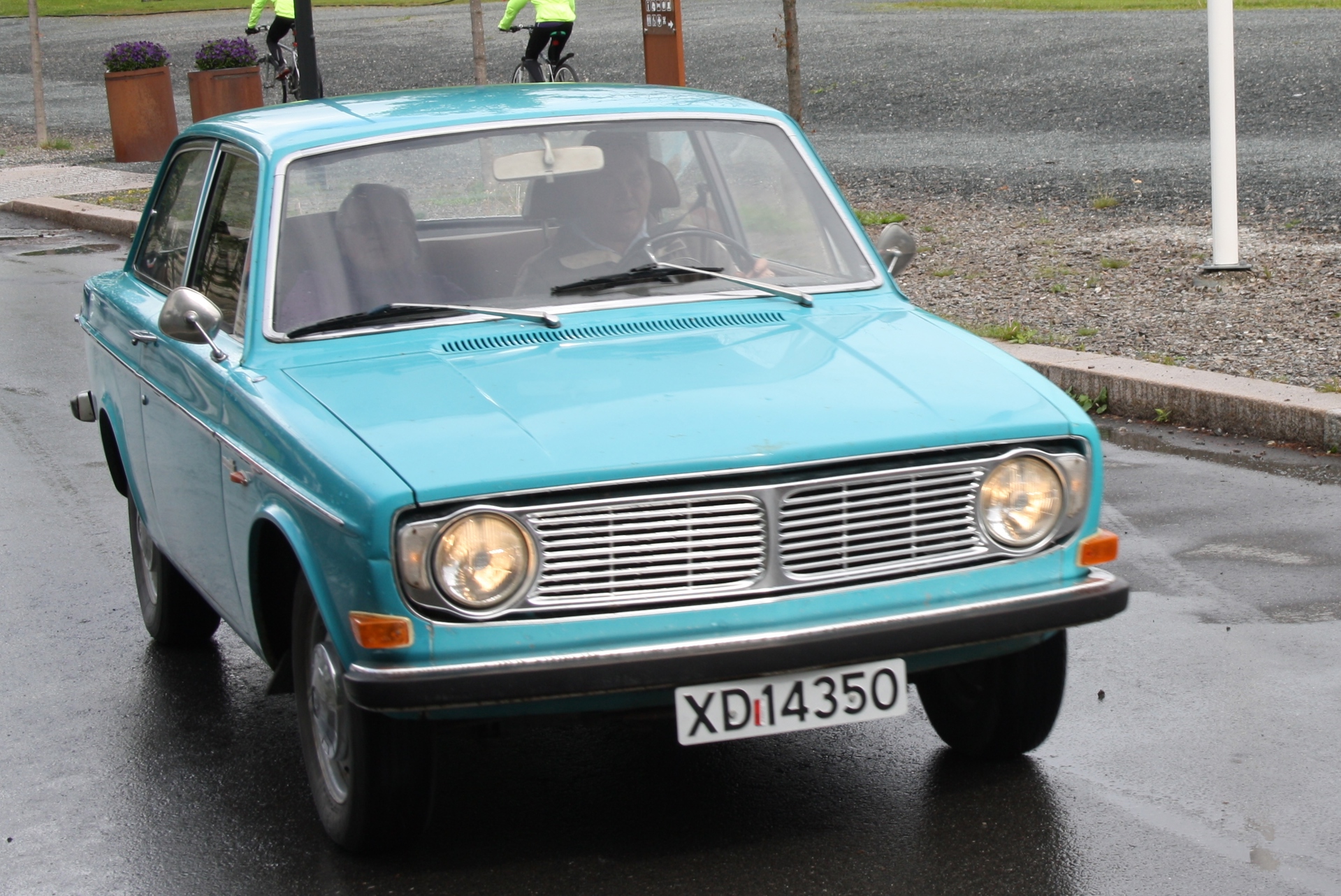 16 Volvo 142.JPG