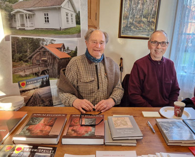 Dag og Per solgte bøker og kalendere på julemessa