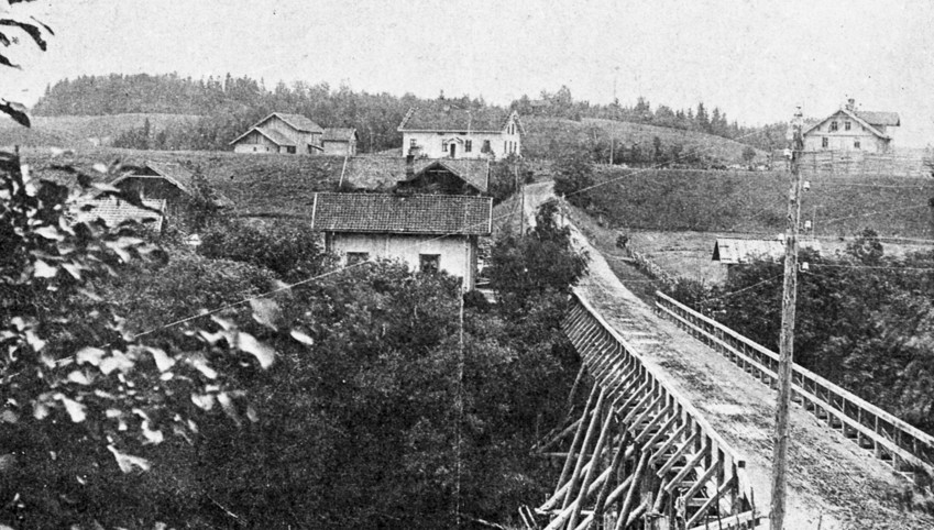 JANUAR-bildet viser Frogner bru rundt 1900