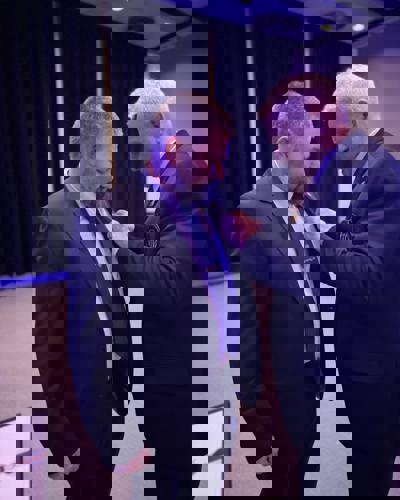 Åge Ånonsen mottok NVIOs hederstegn i bronse.