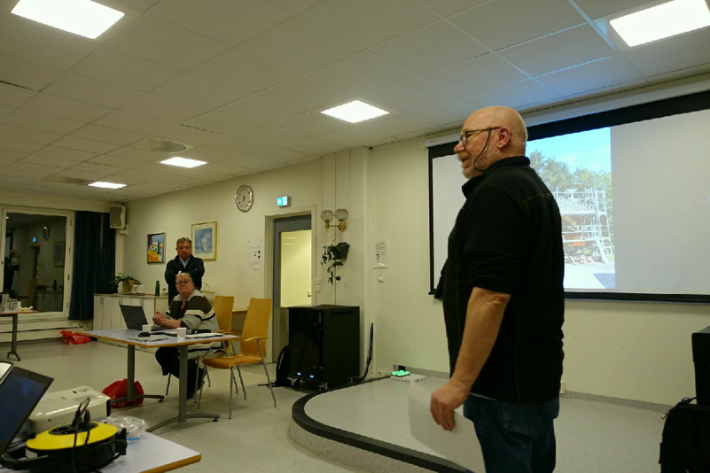 Bjørn Bale presenterer huskomiteen.