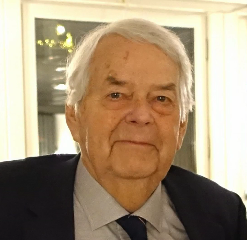 Knut Falla presenterer bokkomiteen.