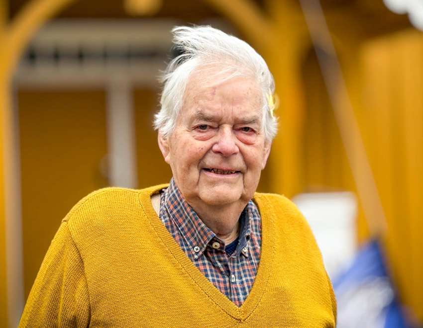 ØBs omtale av Knut Falla og historielaget