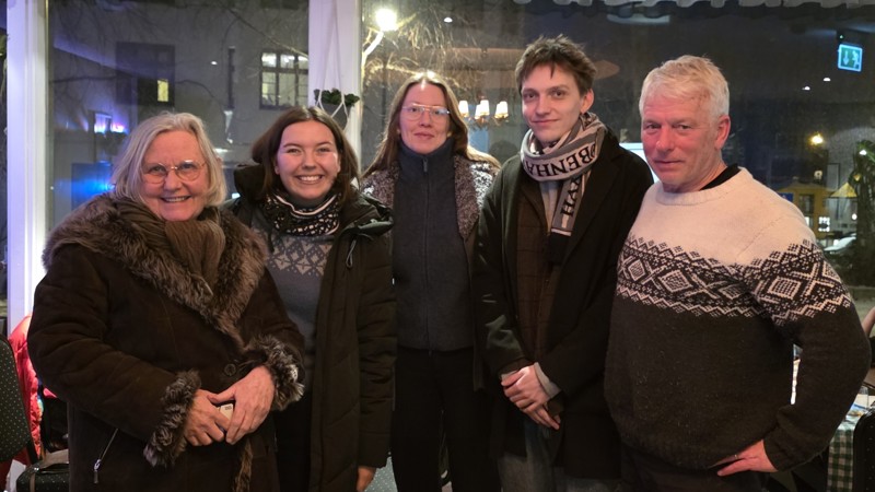 <span style="color: rgb(0, 0, 0);"><span style="font-size: 16px;">Møte med SV på Gurman 12. februar 2026. Fra venstre <span style="font-family: -apple-system, sans-serif; background-color: rgb(255, 255, 255);">Berit Skillingsaas Nygård fra Kalvskinnet velforening, Jenny Nordaunet, Silje Naper Salomonsen, Iben Jonathan Moum alle representanter for SV i byrådet og Jostein Nilsen S&amp;L.</span></span></span>