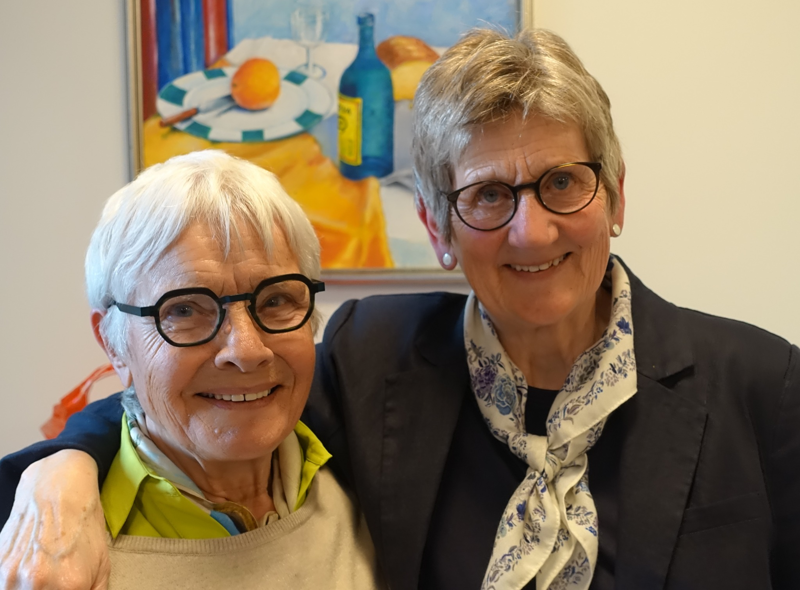2026.04.22 Praktikanter på gårdene i Ski. Foredragsholderne Elisabeth Mortensen og Ruth Baumberger. Foto grunde Vale.