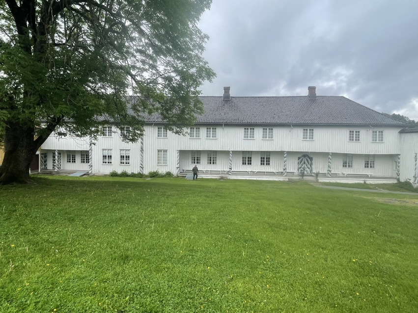 Fossesholm herregård mandag 1. juni