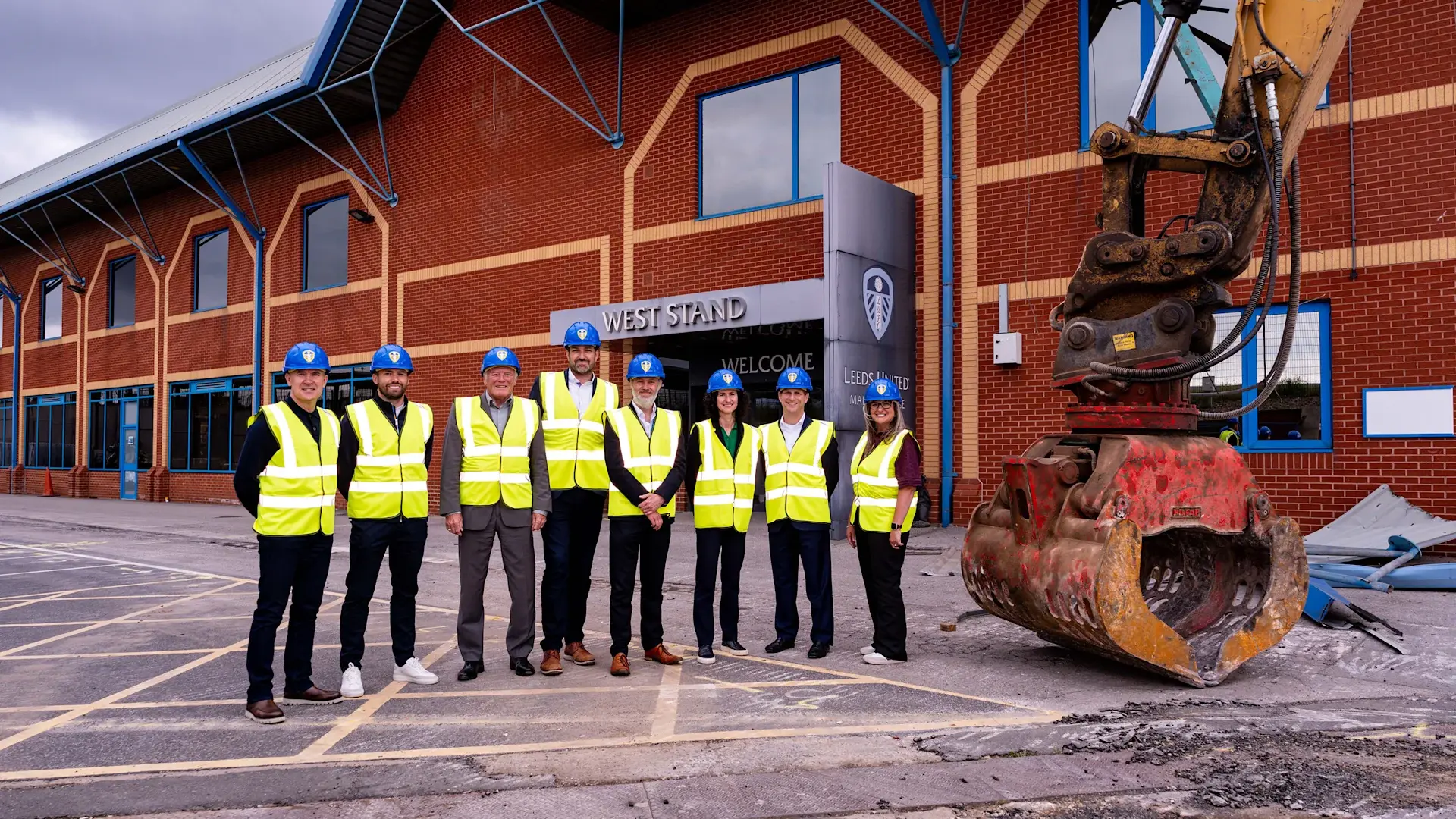 West Stand ombygging offisielt igang