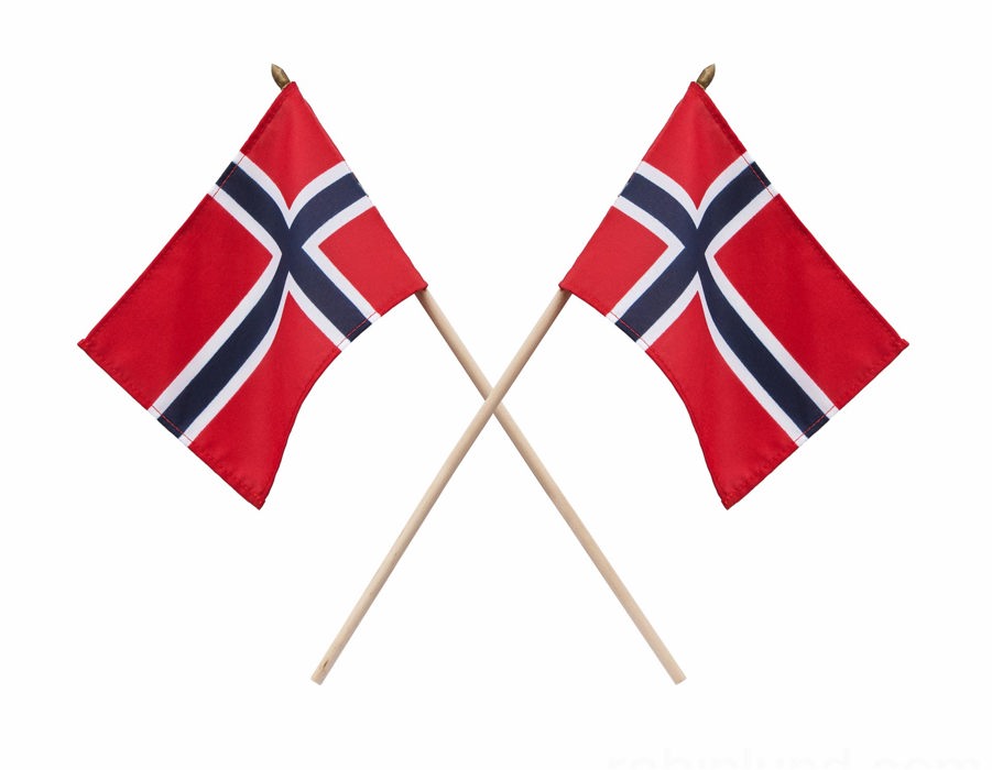 To-norske-flagg-i-kryss.jpg