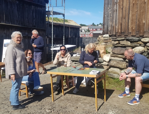 Her arbeides det med metalltråd