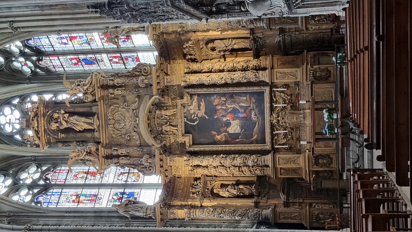 Det storslåtte barokkretablet i Chapelle de la Vierge (Maria-kapellet), som ligger helt innerst i den kjente katedralen i Rouen (Cathédrale Notre-Dame de Rouen)