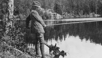 Helge Bjørge på fisketur i Fjuktjernet