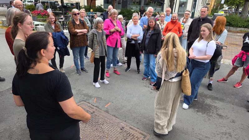 Wenche samlet mange til en interessant rundtur i strøket.&nbsp;
