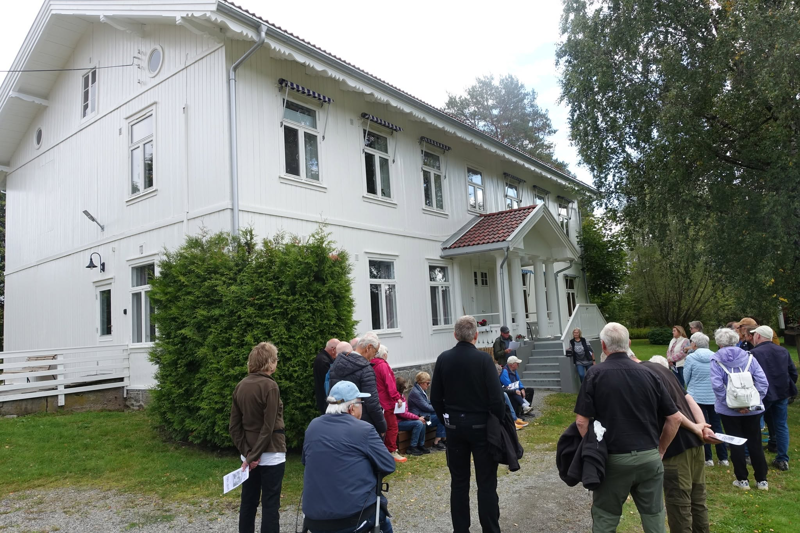 2026.09.05 Byvandring på Siggerud. Ved Siggerud gård. Foto Grunde Vale.
