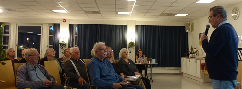 2026.09.16 Barfotjentene Trond Linnestad ønsker velkommen. Foto Grunde Vale.