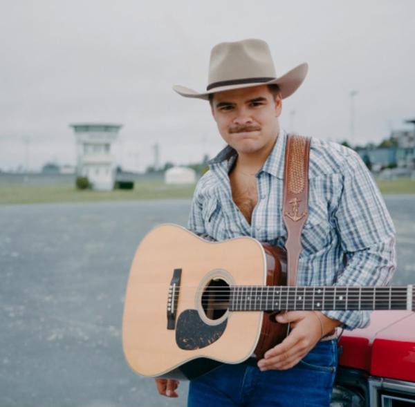 Tobias Sten med gitar
