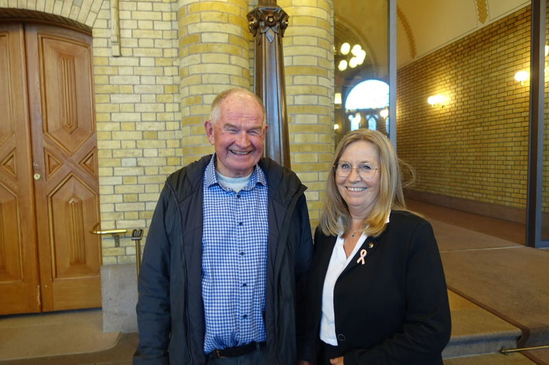 2026.09.29 Tur til Stortinget. Historielagets guide Einar og stortingsguide Anne Kristine Linnestad. Foto Grunde Vale.