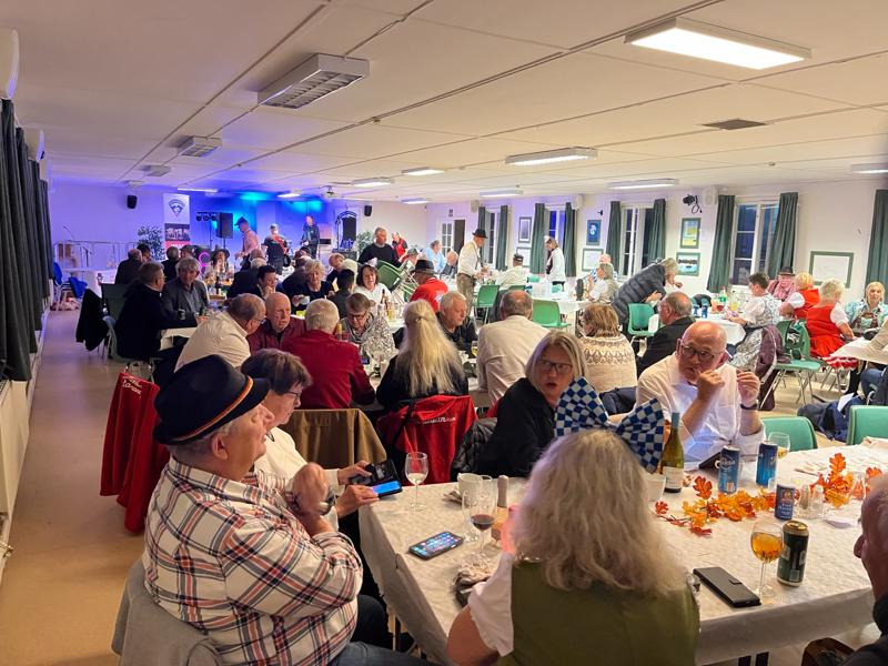 God stemning og fullt hus på fårikåltreff hos NBCC avd. 119 Bergen