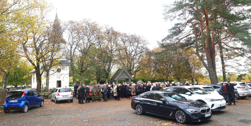 2026.10.15 Knut Fallas bortgang. Bårebilen forlater kirken. Foto Grunde Vale.