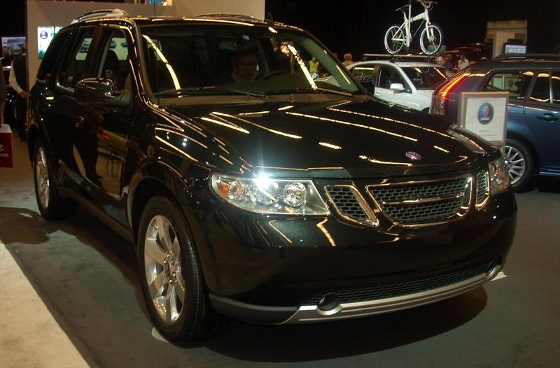Svart Saab 9-7X på bilutstilling