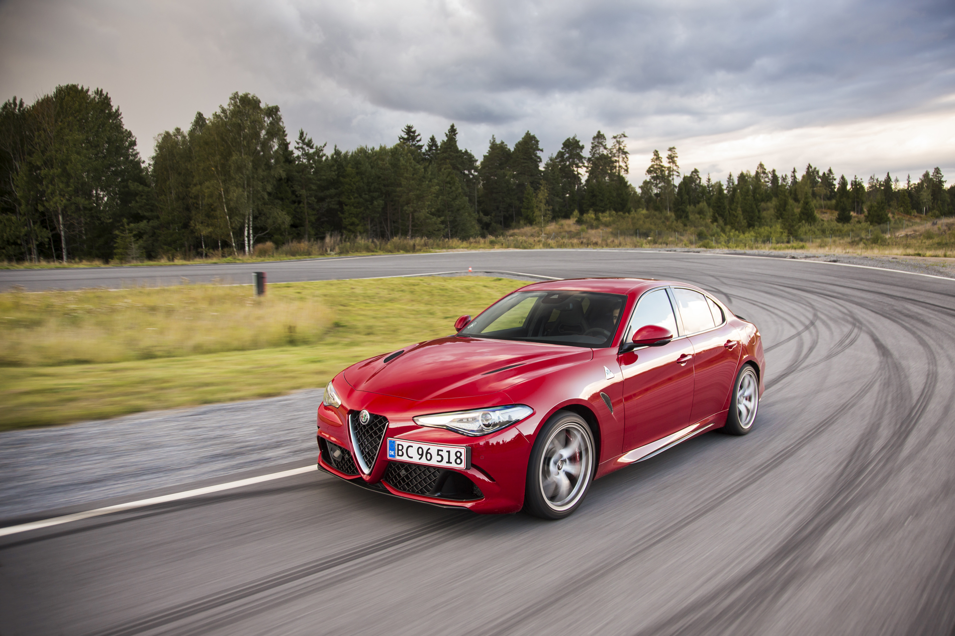 alfaromeo_giulia_q_160823_02.jpg