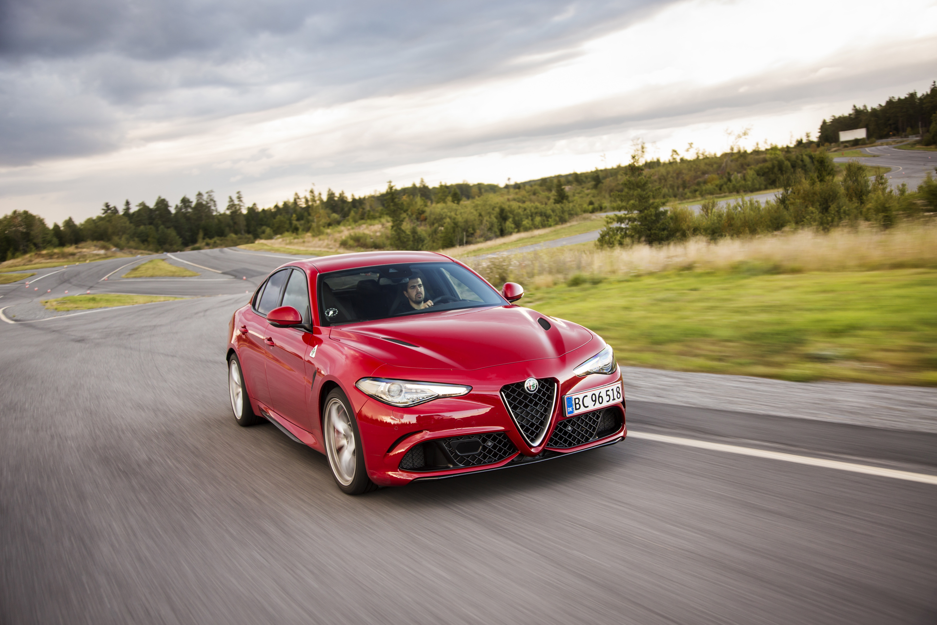 alfaromeo_giulia_q_160823_03.jpg