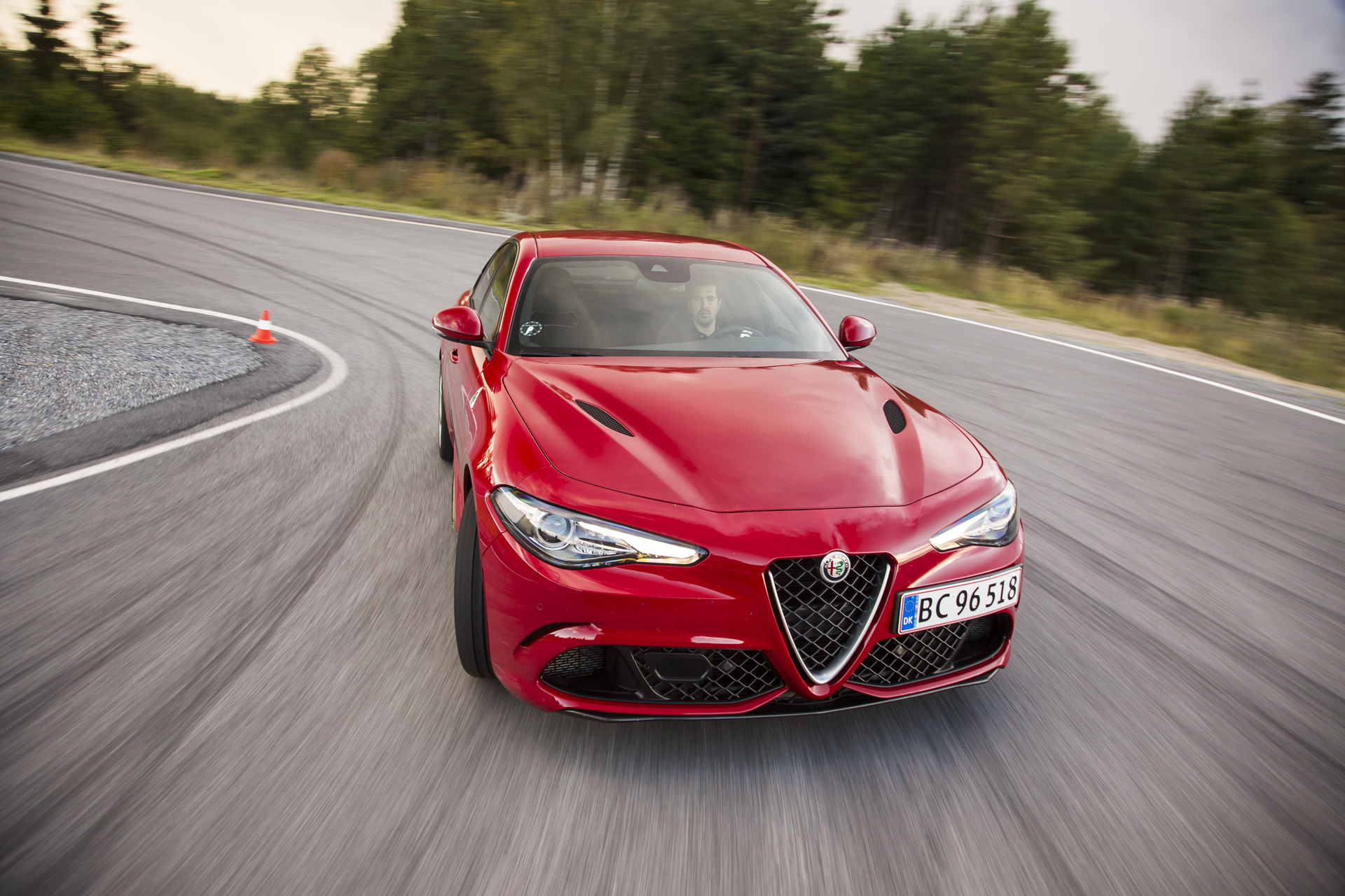 alfaromeo_giulia_q_160823_04.jpg