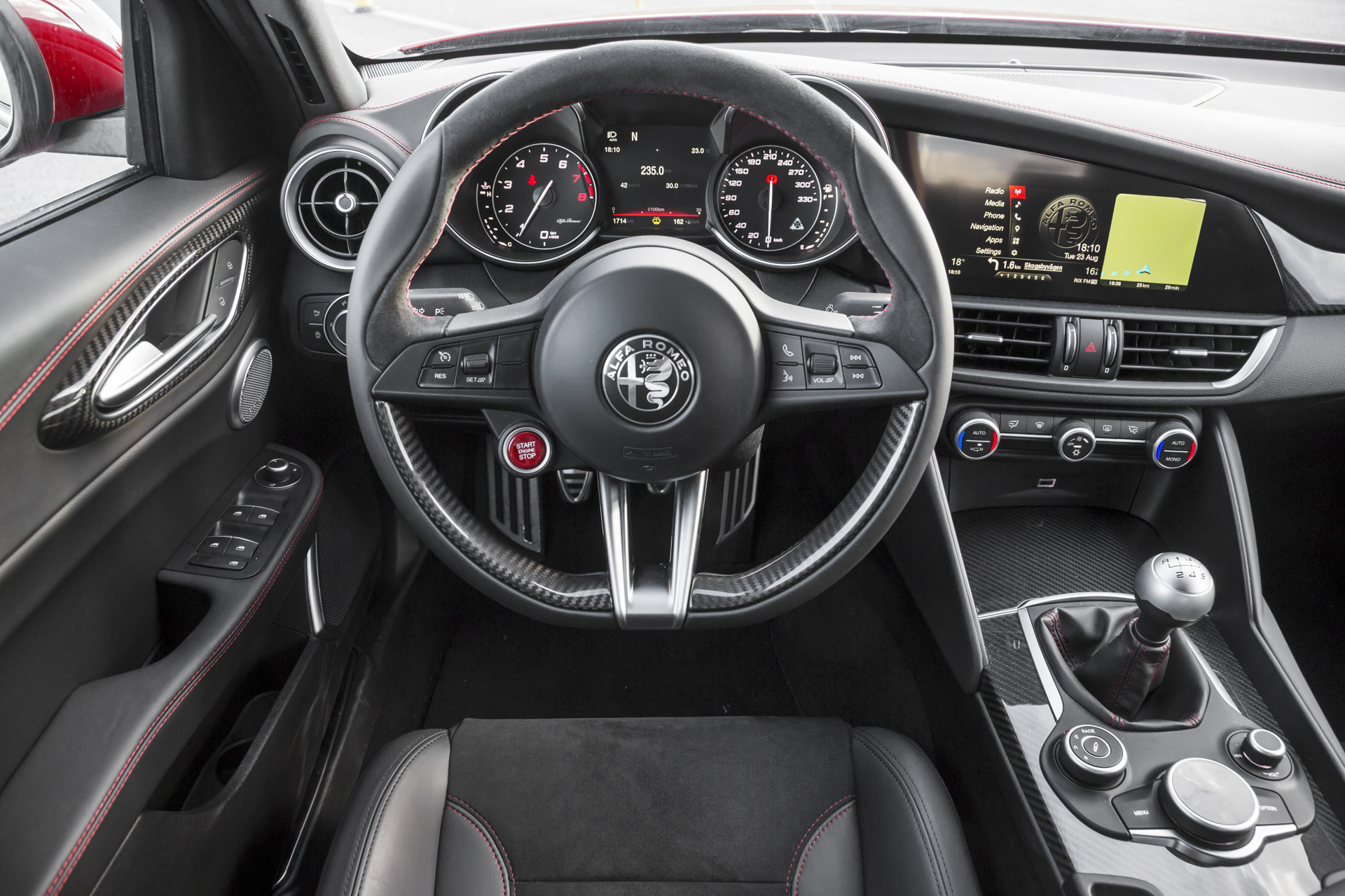 alfaromeo_giulia_q_160823_07.jpg