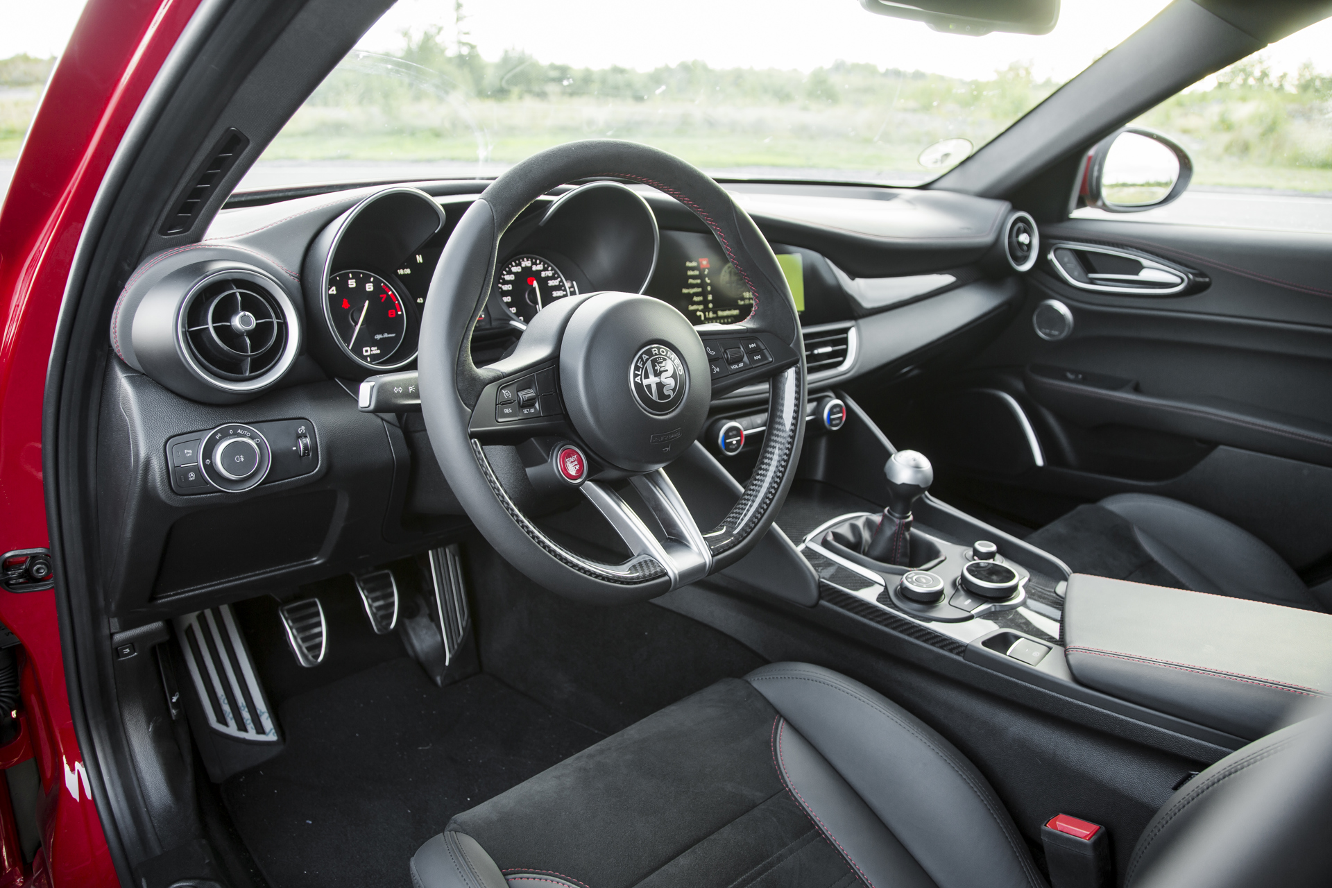 alfaromeo_giulia_q_160823_08.jpg