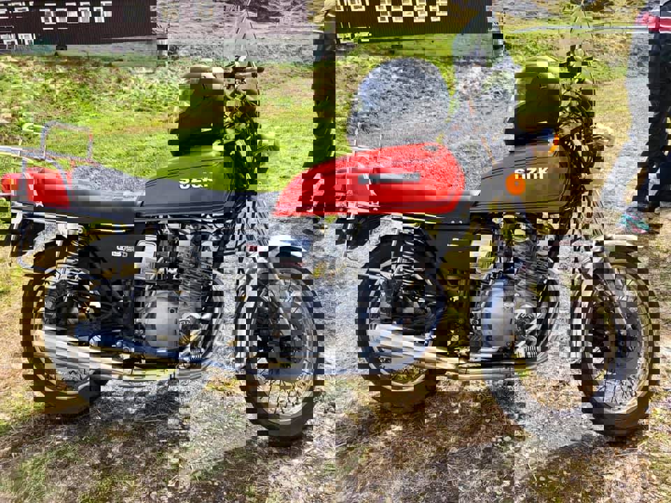 Suzuki.jpg